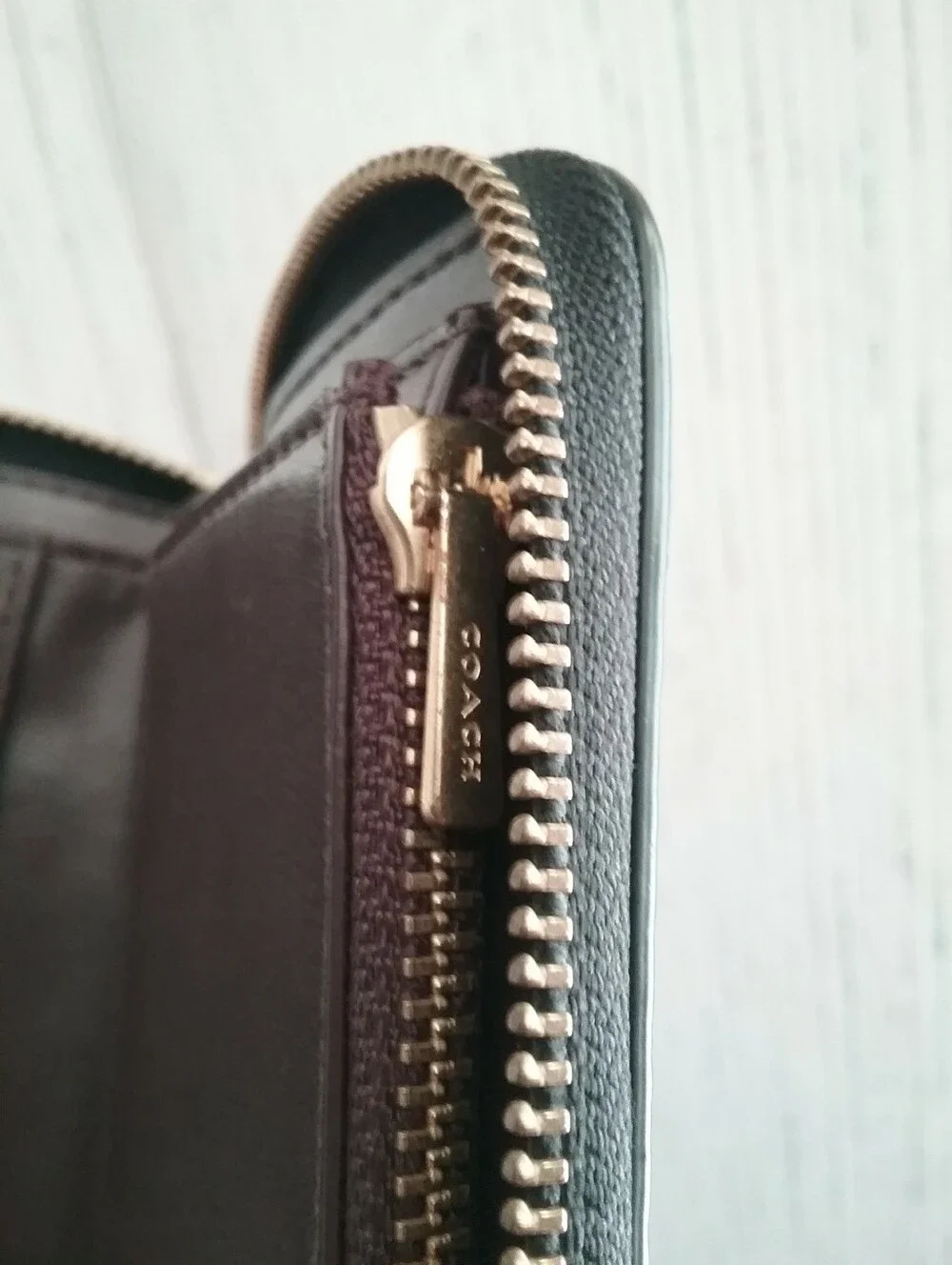 Coach Sharks In Christmas Sweaters Wallet - Picture 4 of 7